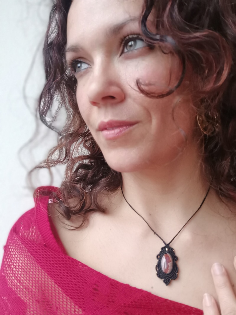 Unikatna makrame ogrlica  z OGNJENIM OPALOM: »Ognjena reka strasti prižiga žensko v meni« - slika 4